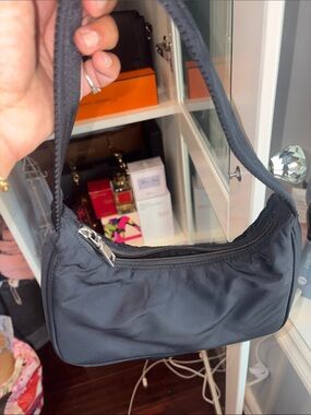 Classic Black Women’s Shoulder Bag Sunday Best- Nylon Zip Carry